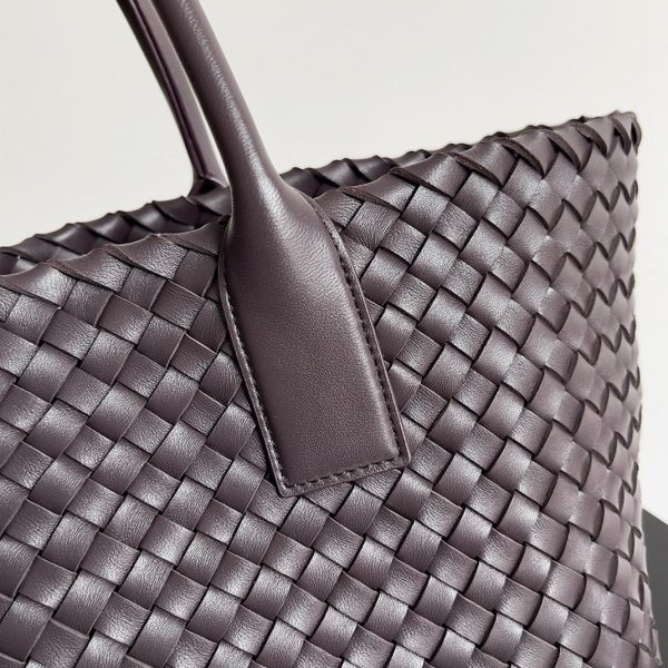Réplique du sac Bottega Veneta Cabat Medium en cuir d’agneau intrecciato Fondant – Image 8