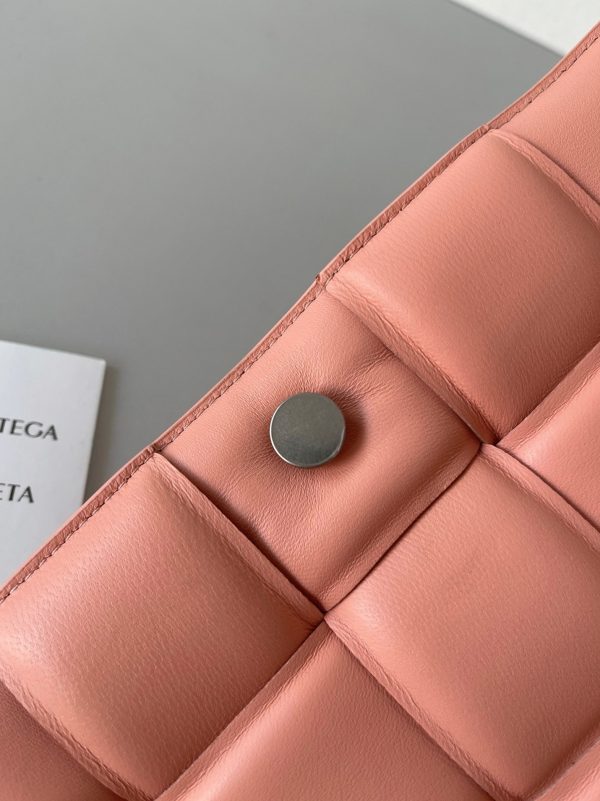 Réplique du sac Bottega Veneta Padded Cassette en Peachy – Image 8