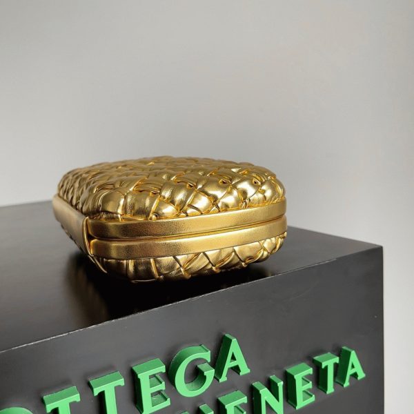 Réplique Bottega Veneta Knot Minaudiere Clutch en Intreccio Doré – Image 5