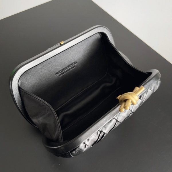 Fausse Bottega Veneta Knot Minaudiere Clutch en Foulard Noir – Image 10