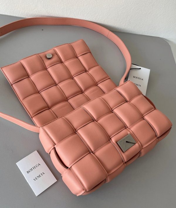 Réplique du sac Bottega Veneta Padded Cassette en Peachy – Image 7
