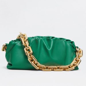 Faux sac Bottega Veneta The Chain Pouch en Vert