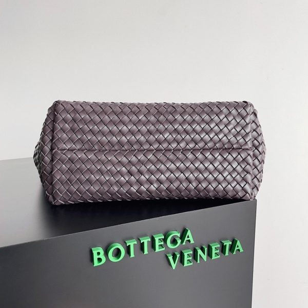 Réplique du sac Bottega Veneta Cabat Medium en cuir d’agneau intrecciato Fondant – Image 5