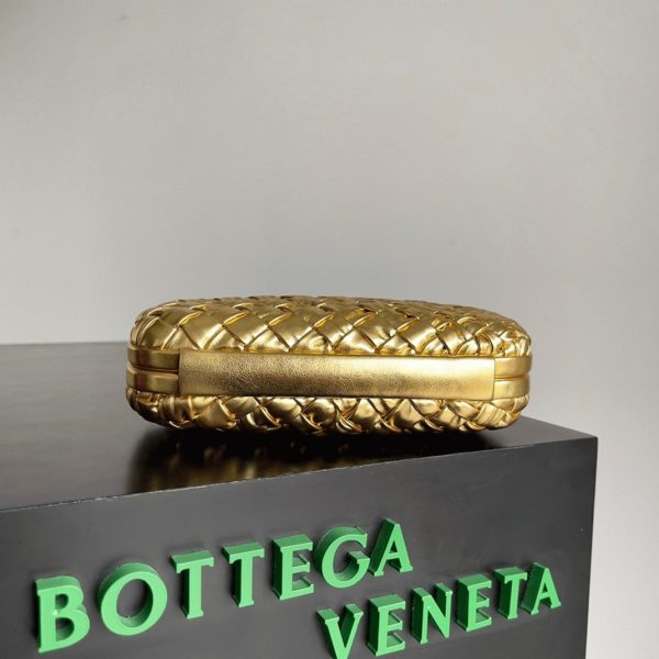 Réplique Bottega Veneta Knot Minaudiere Clutch en Intreccio Doré – Image 4