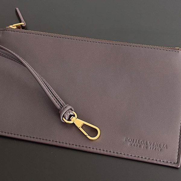 Réplique du sac Bottega Veneta Cabat Medium en cuir d’agneau intrecciato Fondant – Image 4