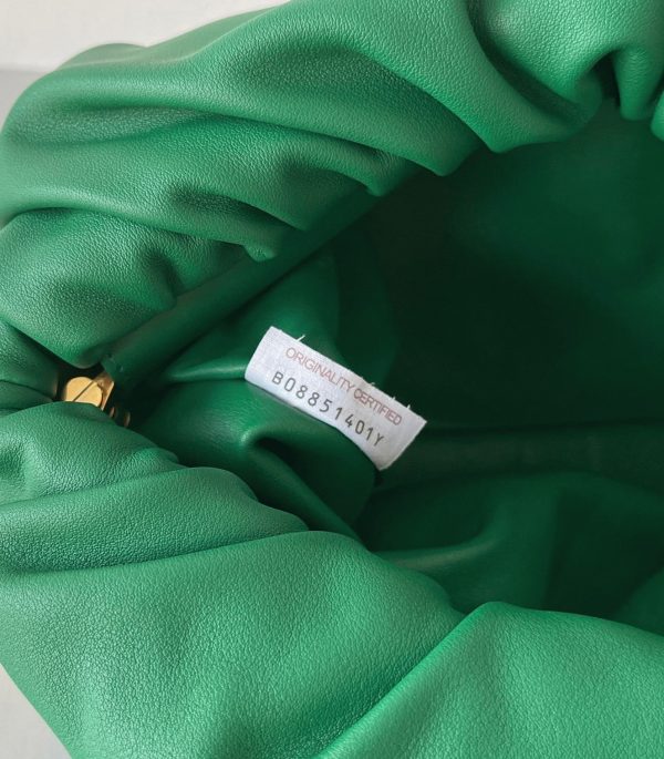 Faux sac Bottega Veneta The Chain Pouch en Vert – Image 6