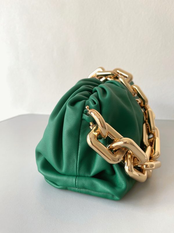 Faux sac Bottega Veneta The Chain Pouch en Vert – Image 3