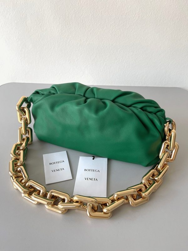 Faux sac Bottega Veneta The Chain Pouch en Vert – Image 2