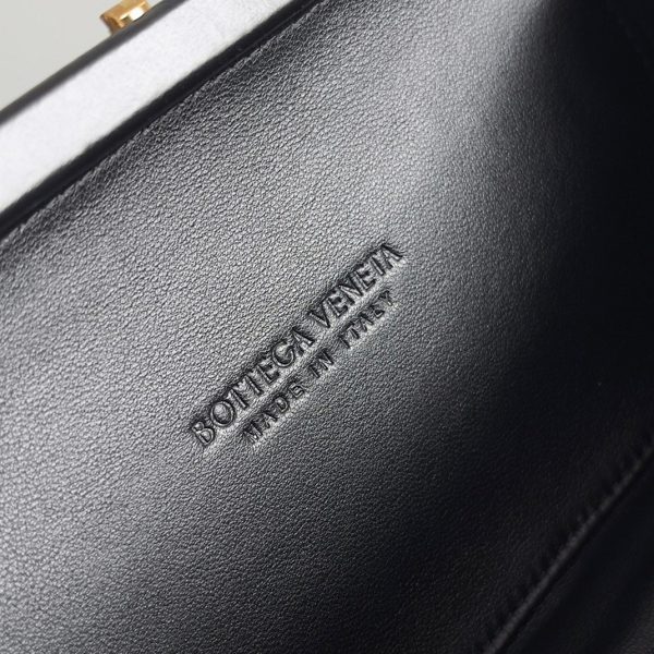 Fausse Bottega Veneta Knot Minaudiere Clutch en Foulard Noir – Image 9