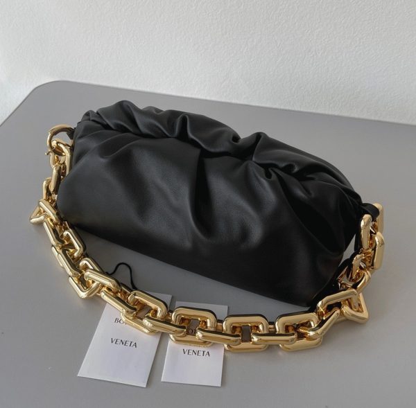 Faux sac Bottega Veneta The Chain Pouch en Noir – Image 7
