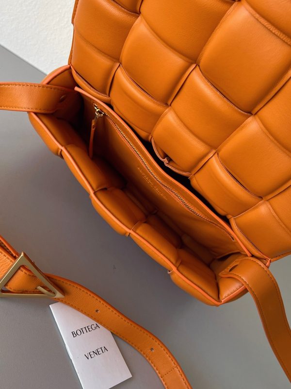 Fausse Bottega Veneta Padded Cassette en orange – Image 7