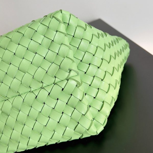Contrefaçon du sac Bottega Veneta Cabat Mini en Pistachio – Image 8