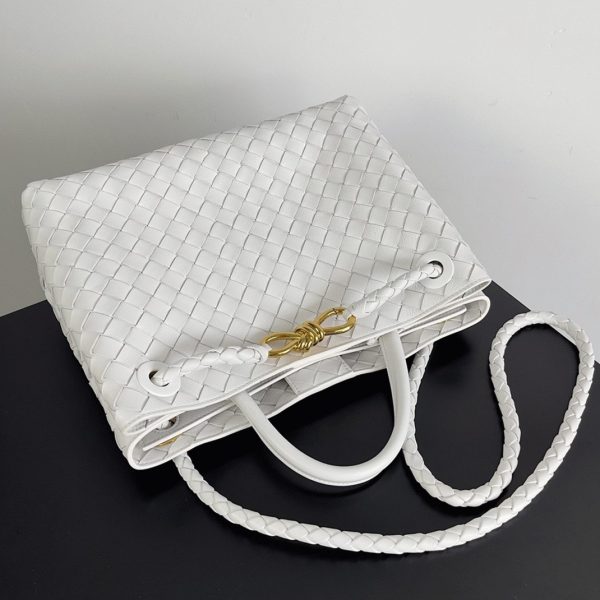 Contrefaçon sac Bottega Veneta Andiamo moyen en Blanc – Image 8