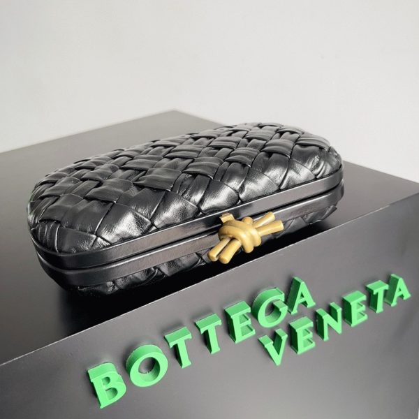Fausse Bottega Veneta Knot Minaudiere Clutch en Foulard Noir – Image 8