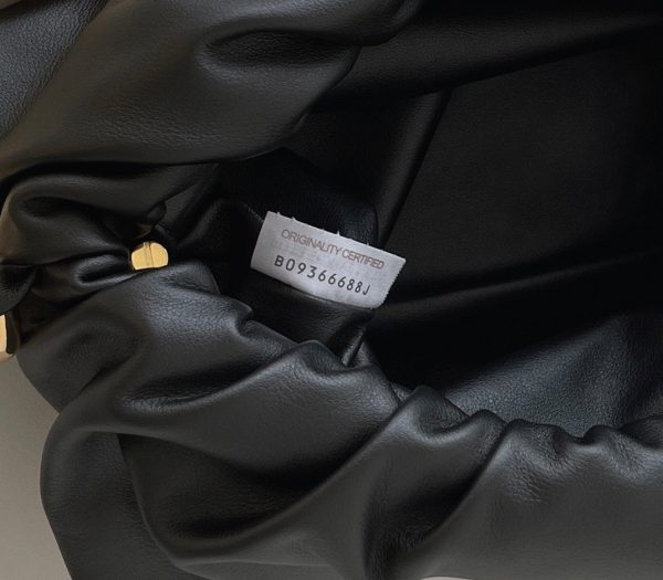 Faux sac Bottega Veneta The Chain Pouch en Noir – Image 3