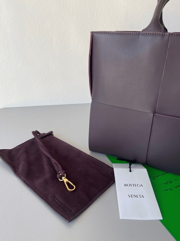 Réplique Bottega Veneta Arco Medium Tote en Fondant – Image 8