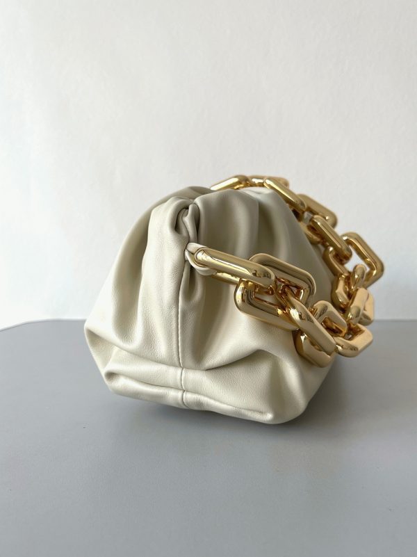 Réplique sac Bottega Veneta The Chain Pouch en Plâtre – Image 9