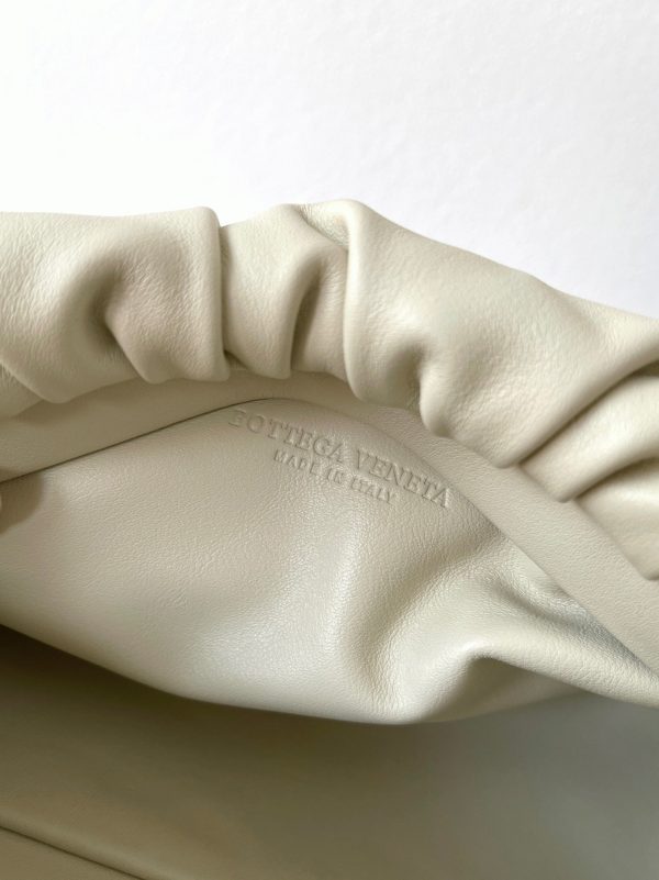 Réplique sac Bottega Veneta The Chain Pouch en Plâtre – Image 8