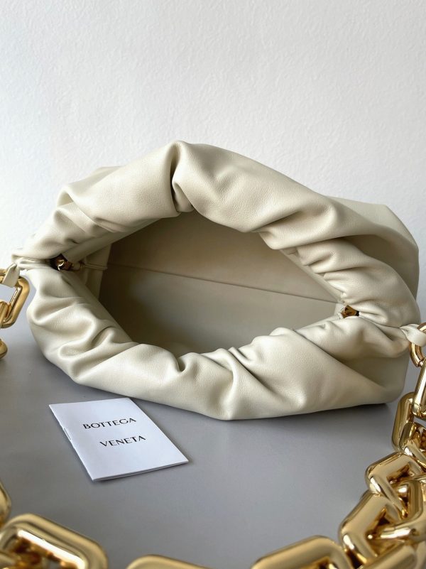 Réplique sac Bottega Veneta The Chain Pouch en Plâtre – Image 7