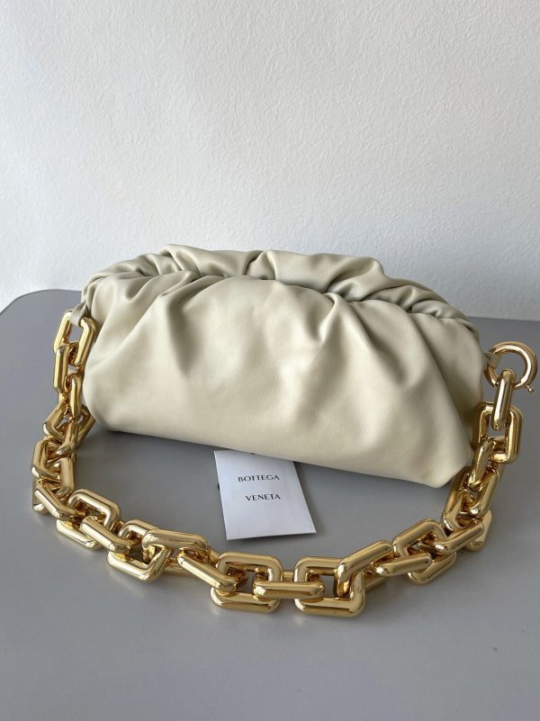 Réplique sac Bottega Veneta The Chain Pouch en Plâtre – Image 6