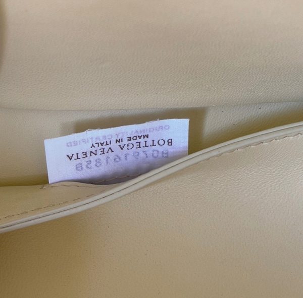 Contrefaçon Bottega Veneta Arco Medium Tote en Crème – Image 3
