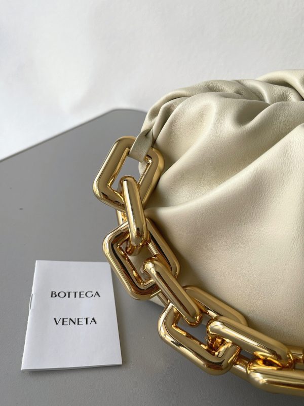 Réplique sac Bottega Veneta The Chain Pouch en Plâtre – Image 5