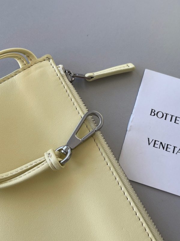 Contrefaçon Bottega Veneta Arco Medium Tote en Crème – Image 4