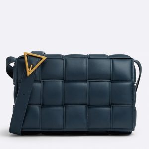 Fausse Bottega Veneta Padded Cassette en bleu foncé