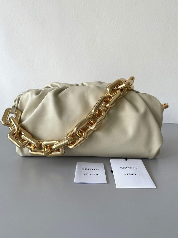 Réplique sac Bottega Veneta The Chain Pouch en Plâtre – Image 3