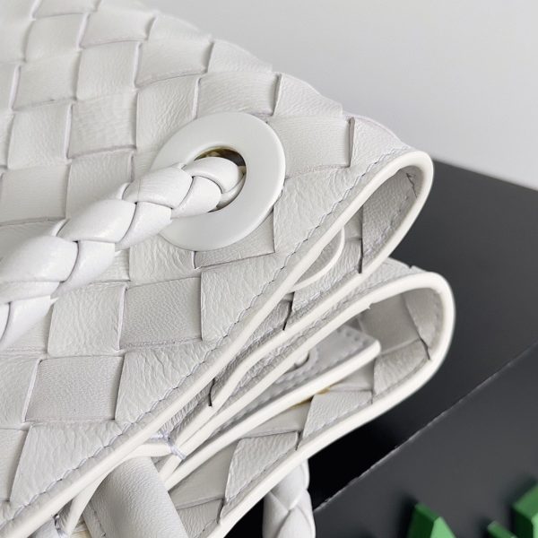 Contrefaçon sac Bottega Veneta Andiamo moyen en Blanc – Image 7