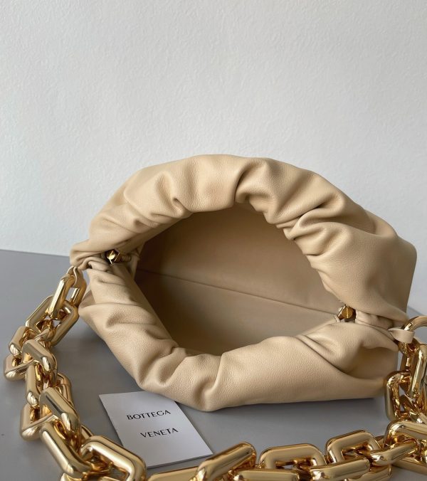 Contrefaçon sac Bottega Veneta The Chain Pouch en Porridge – Image 6