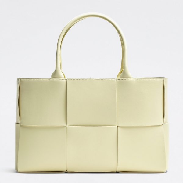 Contrefaçon Bottega Veneta Arco Medium Tote en Crème