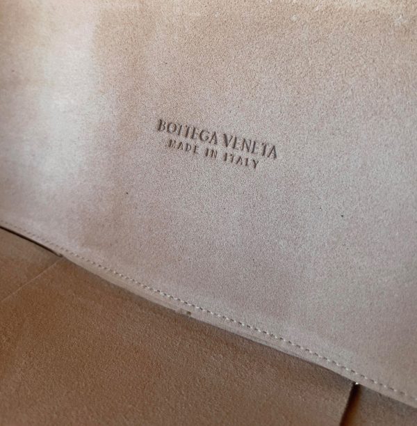 Fausse Bottega Veneta Arco Medium Tote en Beige – Image 3