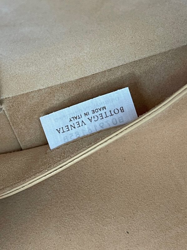 Fausse Bottega Veneta Arco Medium Tote en Beige – Image 4