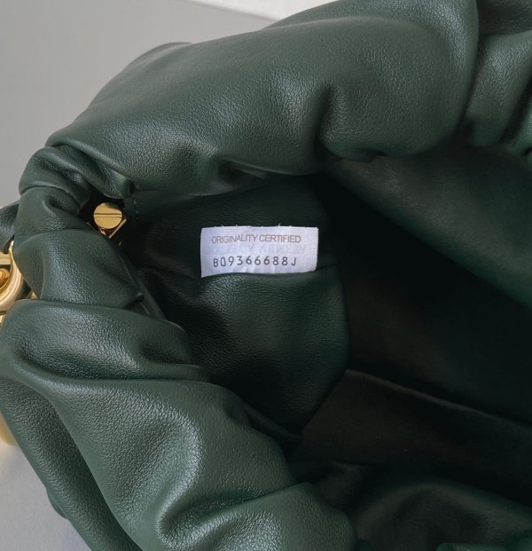 Contrefaçon sac Bottega Veneta The Chain Pouch en Raintree – Image 9