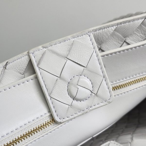 Contrefaçon sac Bottega Veneta Andiamo moyen en Blanc – Image 6