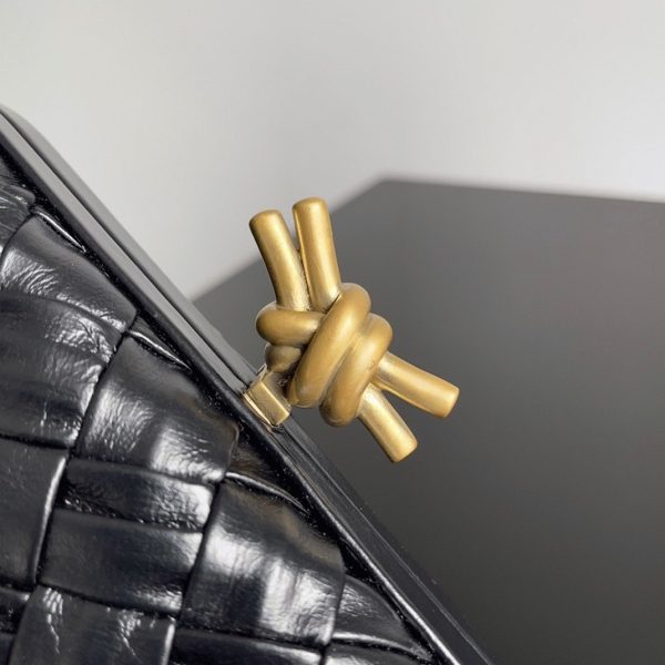 Fausse Bottega Veneta Knot Minaudiere Clutch en Foulard Noir – Image 6