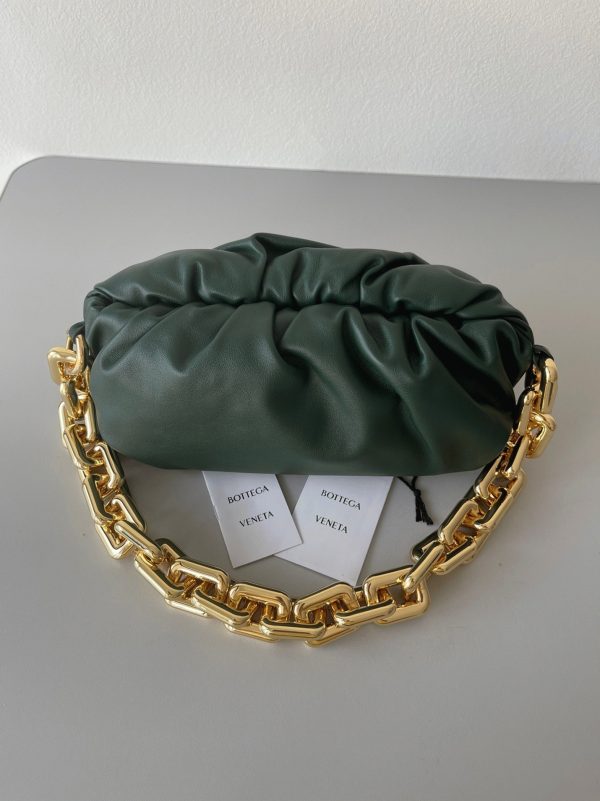Contrefaçon sac Bottega Veneta The Chain Pouch en Raintree – Image 3