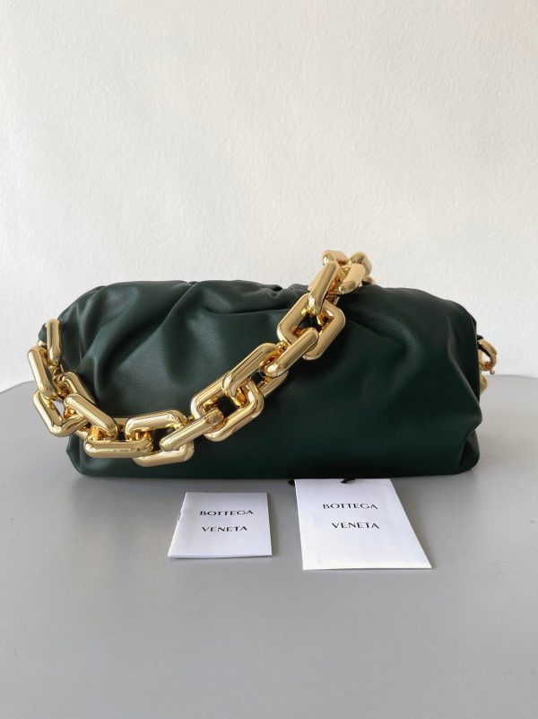 Contrefaçon sac Bottega Veneta The Chain Pouch en Raintree – Image 2