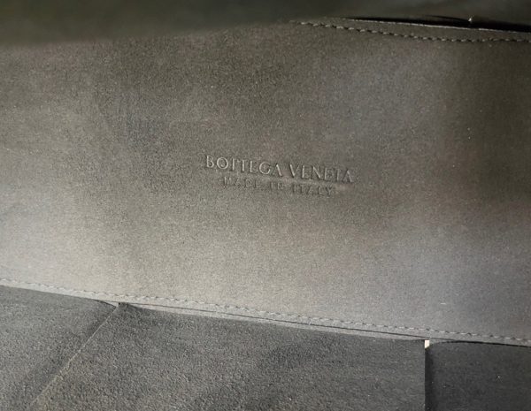 Réplique Bottega Veneta Arco Medium Tote en Cuir de Veau Intrecciato Noir – Image 4