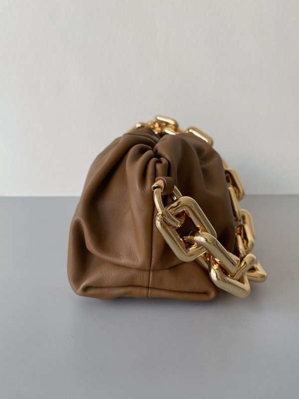 Faux sac Bottega Veneta The Chain Pouch en Teck – Image 7