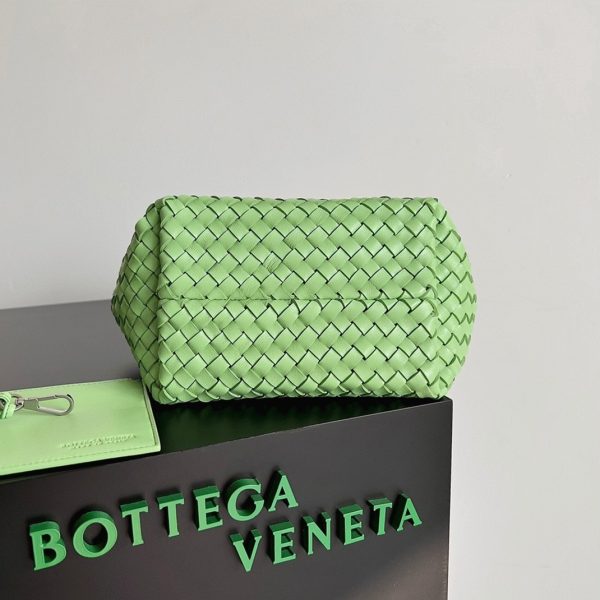 Contrefaçon du sac Bottega Veneta Cabat Mini en Pistachio – Image 5