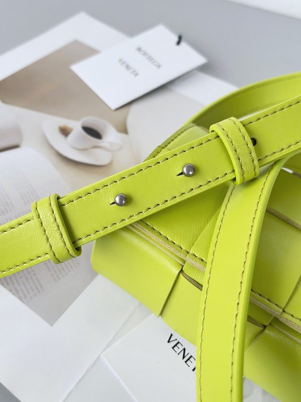Fausse Bottega Veneta Candy Cassette en Acid Kiwi – Image 4