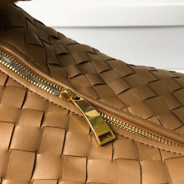 Faux Petit Sac Bottega Veneta BV Jodie en Caramel – Image 4