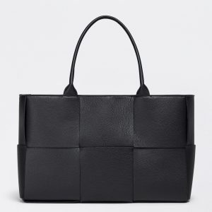 Réplique Bottega Veneta Arco Medium Tote en Cuir de Veau Intrecciato Noir
