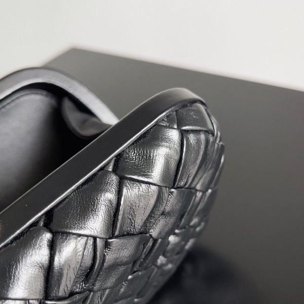 Fausse Bottega Veneta Knot Minaudiere Clutch en Foulard Noir – Image 5