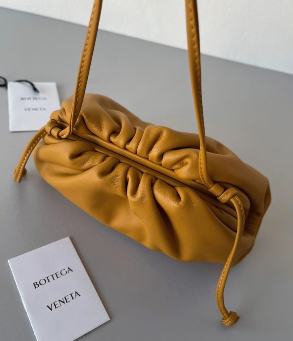 Faux sac Bottega Veneta Mini Pouch avec bandoulière en Teck – Image 7