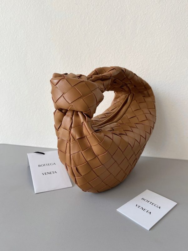 Contrefaçon Mini Sac Bottega Veneta BV Jodie en Caramel – Image 7
