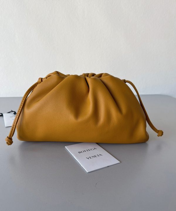 Faux sac Bottega Veneta Mini Pouch avec bandoulière en Teck – Image 5