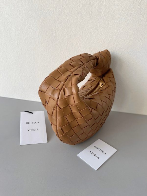 Contrefaçon Mini Sac Bottega Veneta BV Jodie en Caramel – Image 6
